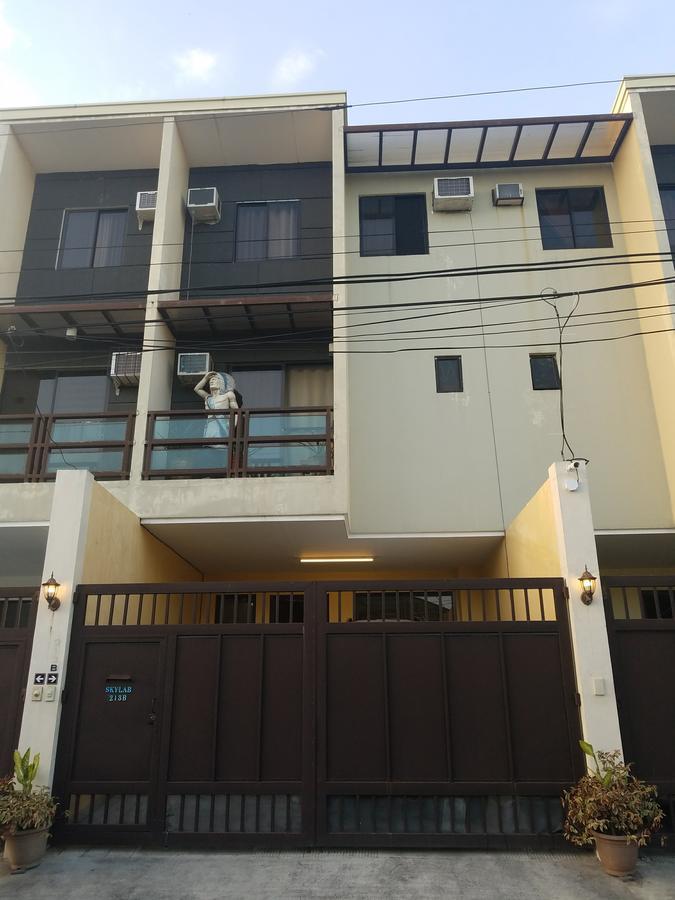 Skylab Guesthouse Paranaque City エクステリア 写真